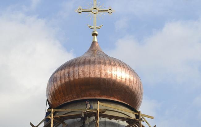 В столице вор залез на купол церкви в поисках наживы
