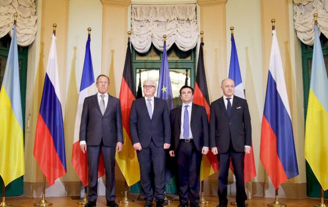 У Берліні домовилися розглянути відведення танків і зброї калібром до 100 мм