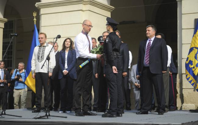 Кабмин до конца года определится с запуском полиции в других городах, - Яценюк