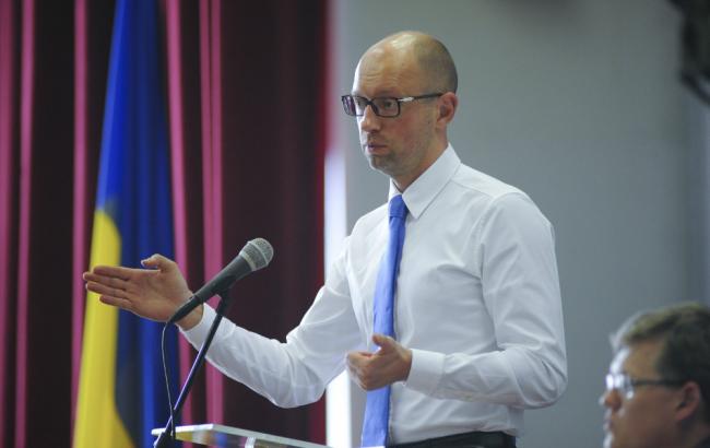 Яценюк поручил Розенко создать единую систему реестров пенсионеров и льготников