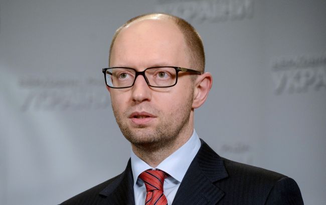 Яценюк доручив підготувати цивільний позов про відшкодування 50 млн грн збитків від пожежі на нафтобазі