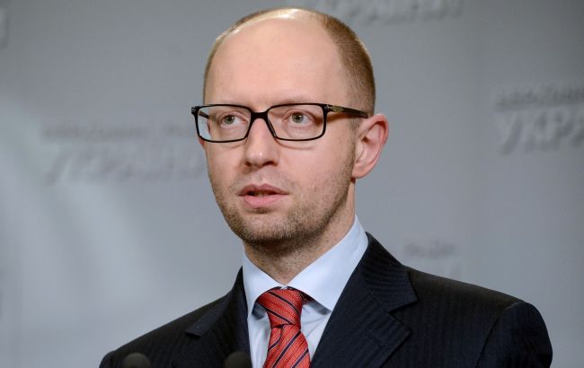 Яценюк поручил предусмотреть в госбюджете средства на закупку авиатехники для ГСЧС