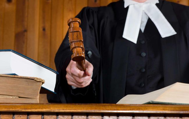 Суд зупинив виконання вироку генералу Назарову