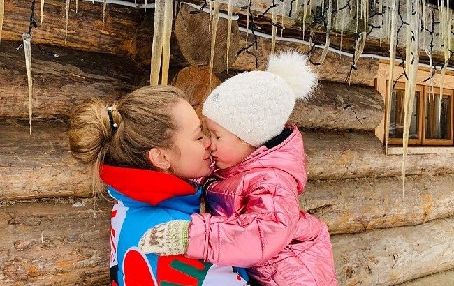Мамина бусинка: Яна Соломко умилила сеть трогательными фото с дочкой
