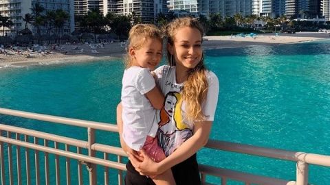 Быть лучшей мамой: Яна Соломко очаровала нежным фото с доченькой