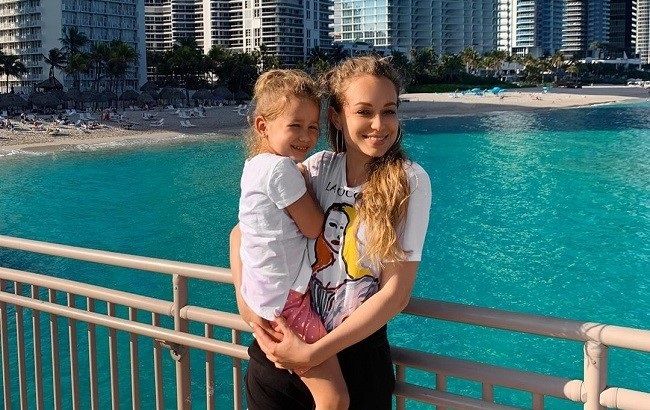 Быть лучшей мамой: Яна Соломко очаровала нежным фото с доченькой