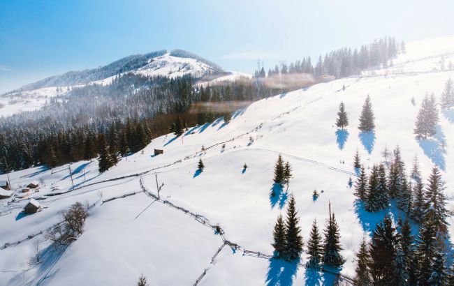 Новогодний Львов и горнолыжные курорты. Названы лучшие направления для путешествий по Украине на зимние праздники