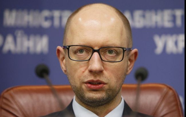 Яценюк виступає за контрактне працевлаштування в школах