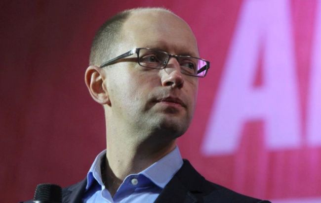 Яценюк: Кабмин рассматривает повышение минимальной зарплаты