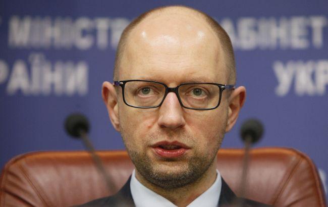 Яценюк: МВД работает над поимкой коррупционеров во власти