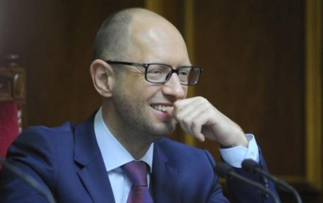 Яценюк отчитался в сокращении половины госучреждений