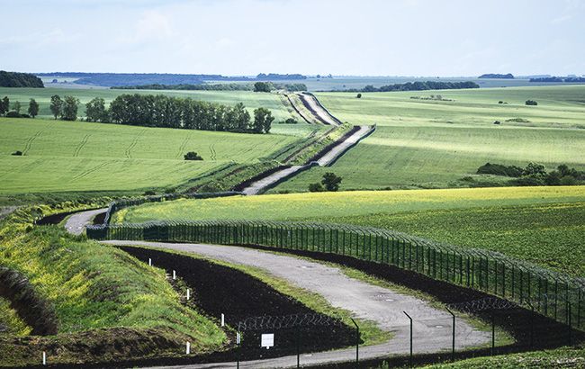 До розкрадань на проекті "Стіна" причетна фіктивна фірма, що складається з однієї людини
