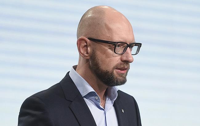 Яценюк: торг с Путиным "унижает" Европу