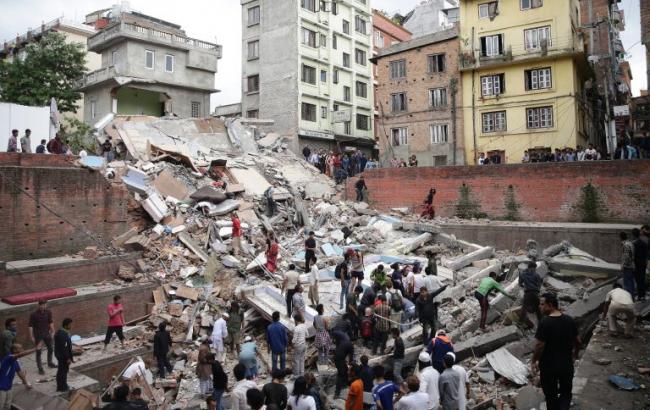 Землетрясение в Непале: число погибших возросло до 2,5 тыс. человек