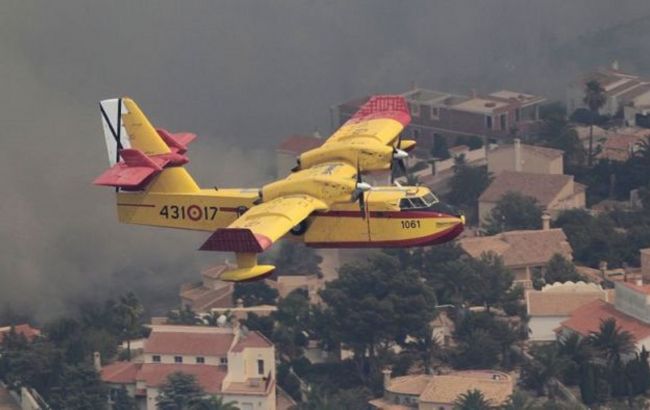 В Испании в популярной туристической зоне вспыхнул лесной пожар: эвакуированы сотни людей