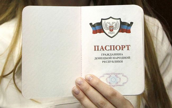Погрожують репресіями: в ОРЛО українцям примусово видають паспорти псевдореспубліки