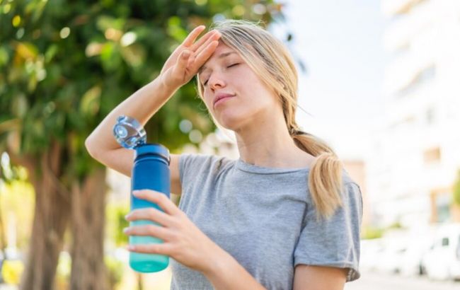 Дерматолог назвала дієві способи, які допоможуть впоратися з підвищеною пітливістю