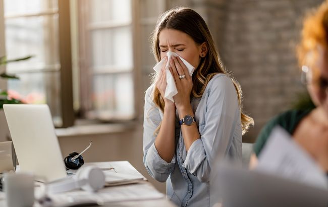 Вот почему нельзя сдерживать чихание: врач рассказал об опасной привычке