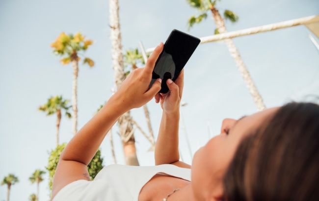 Что летом категорически нельзя делать с телефоном: такие ошибки приводят к поломке