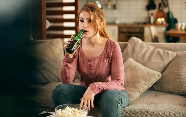 Как алкоголь на самом деле влияет на женское здоровье: врач рассказала важную правду