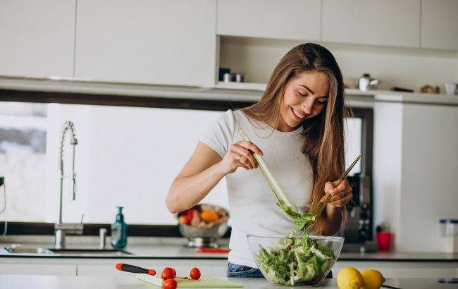 Для стрункості і здоров'я: що обов'язково має бути в раціоні після 40 років