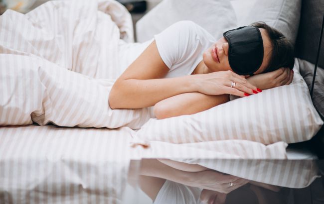 Вчені розповіли, чому шкідливо спати з увімкненим світлом