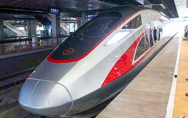 У Китаї з липня почне працювати найдовший швидкісний поїзд у світі