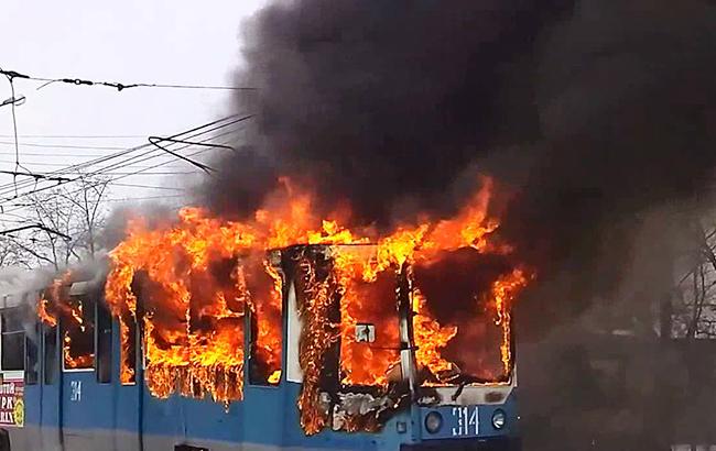 В Одессе во время движения загорелся трамвай (фото)