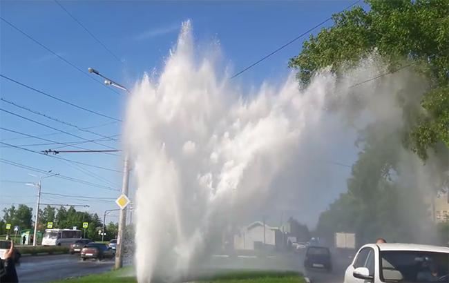 У Харкові "феєрично" прорвало трубу