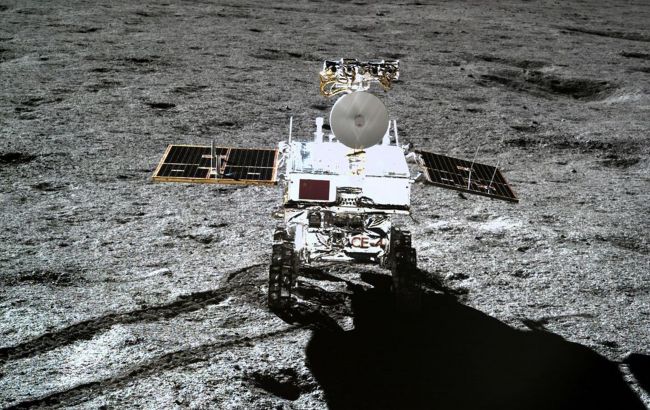 Схожий на хижу: китайський місяцехід зробив фото невідомого об’єкта
