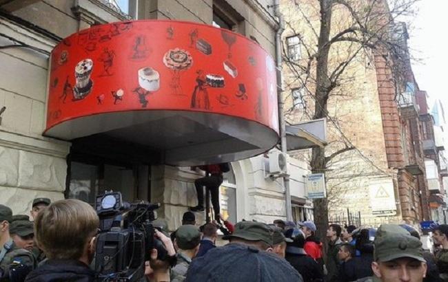 Протест біля будівлі Сбербанку у Харкові: поліція зняла оточення