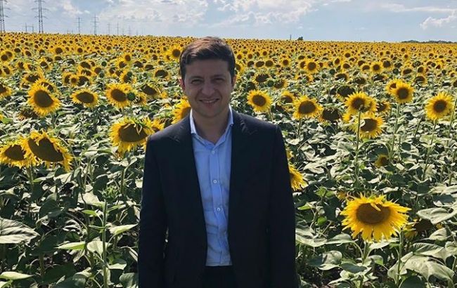 Робив селфі і приймав іспити: подробиці перебування Зеленського в Трускавці (відео)