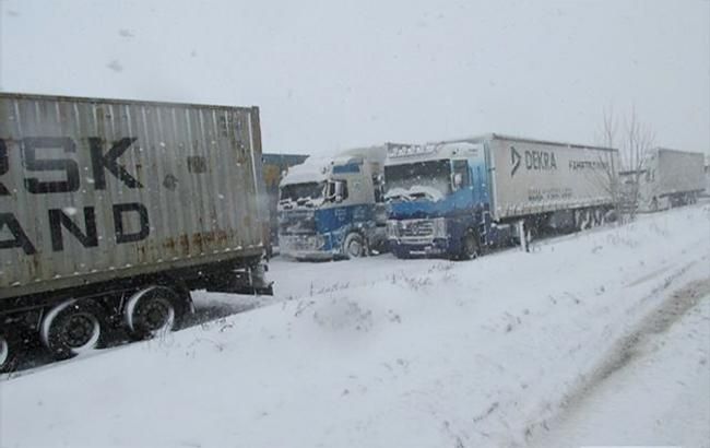 Непогода в Украине: движение по трассе Киев-Одесса восстановлено