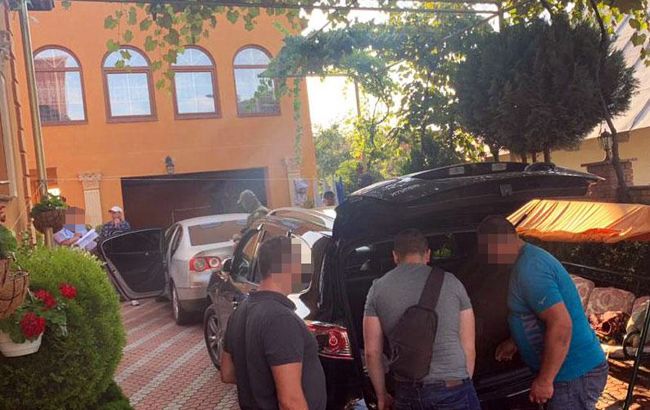 В Закарпатской обл. проходят обыски из-за массовой скупки голосов