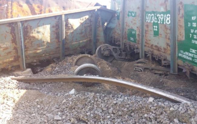 Аварія поїзда в Дніпрі: в "Укрзалізниці" назвали причину