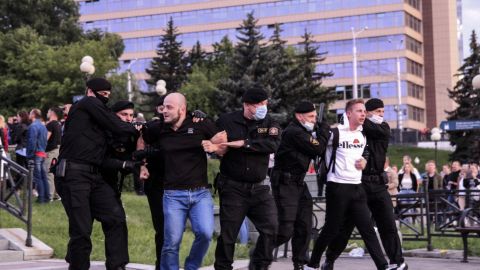 Перед черговими протестами в Мінську стягують спецтехніку