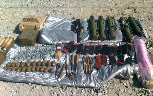 У Дніпропетровській обл. на блокпосту затримано мікроавтобус, "начинений" зброєю