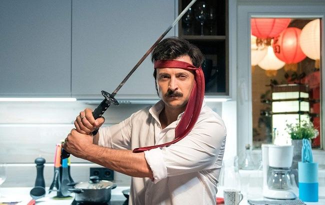 "Гламурный бомж": Зеленский променял костюм на потрепанное пальто, удивив сеть