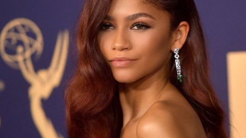 Звезда "Дюны" Зендая в платье с золотым "позвоночником" затмила Беллу Хадид