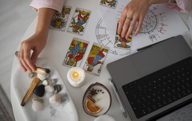 Таро-гороскоп на неделю. Кто встретит свою любовь, а кому пора попрощаться с иллюзиями