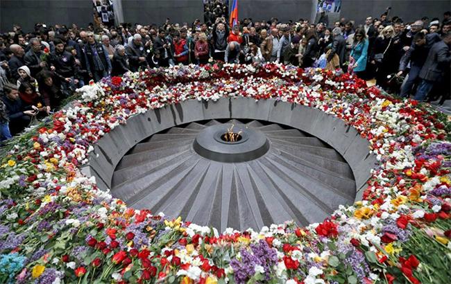 Участники протестов в Ереване направились к мемориалу "Цицернакаберд"