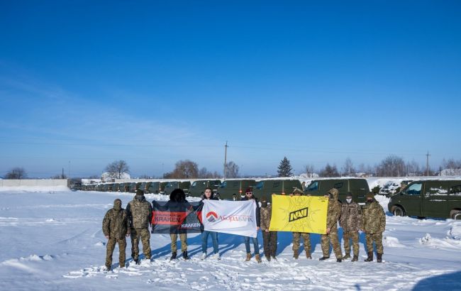 NAVI та "Акордбанк" передали чергові 100 автівок на фронт