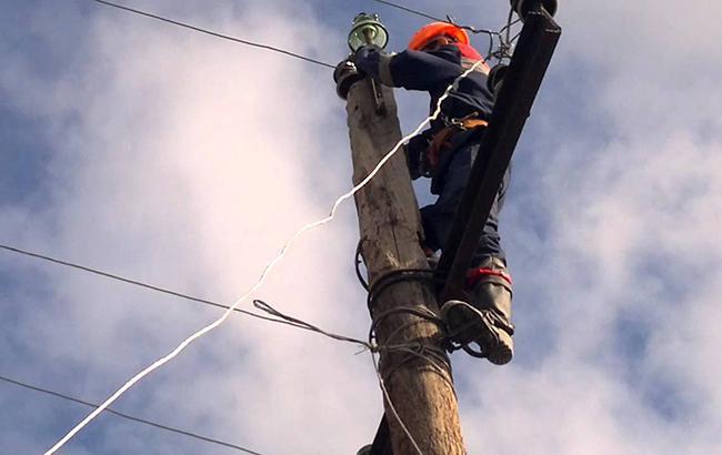 Внаслідок негоди в Україні знеструмлено 144 населенних пункти