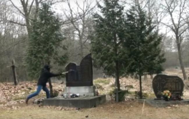 В Польше вандалы уничтожили памятник воинам УПА