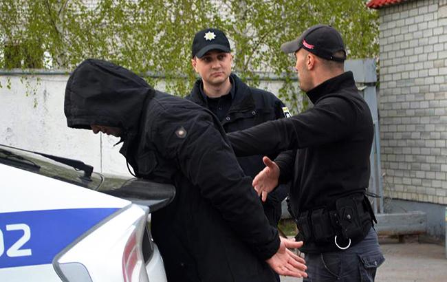 "На Берлін": в Одесі затримали чоловіка з величезним радянським прапором на авто (фото)