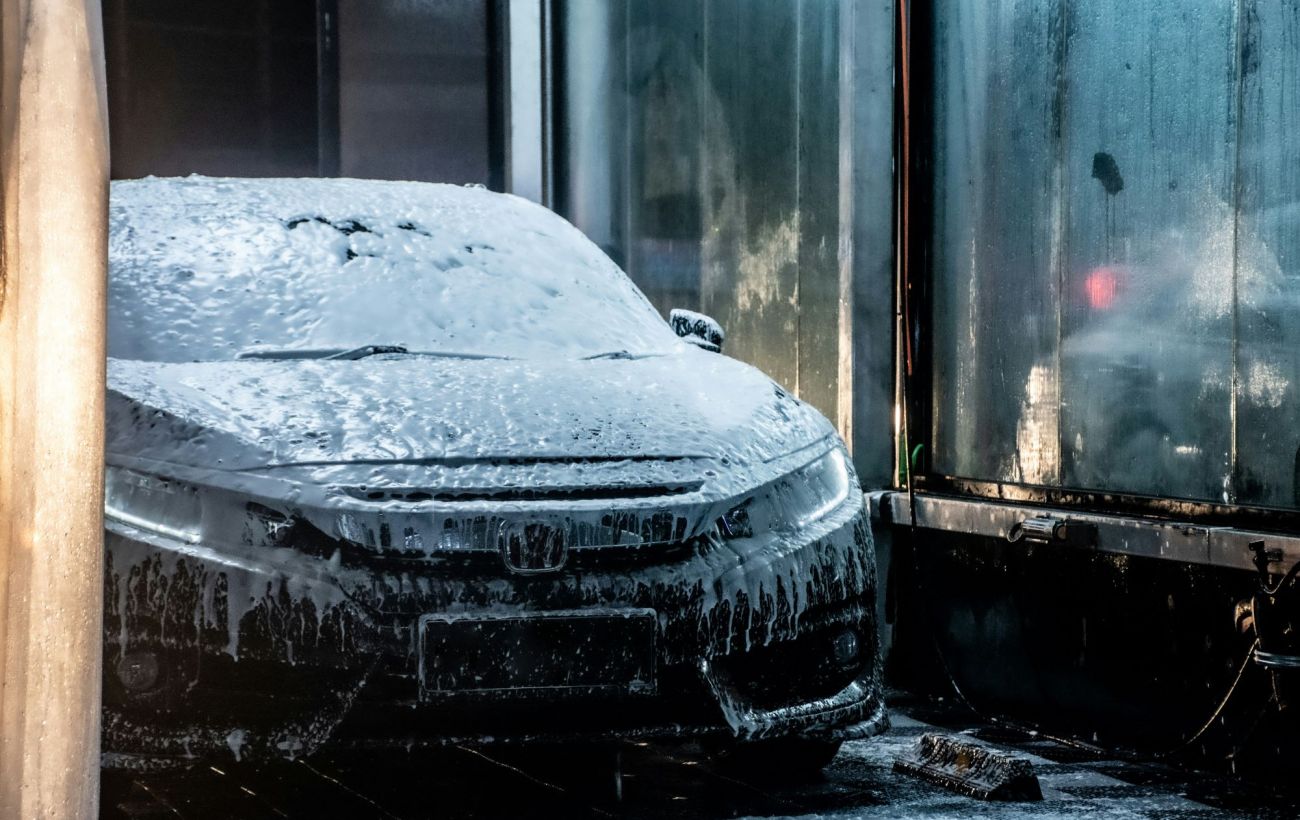 Як правильно мити авто в мороз, щоб не пошкодити фарбу та замки