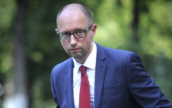 Яценюк обговорить з Гонтарєвою можливість обмеження готівкових розрахунків в агросекторі